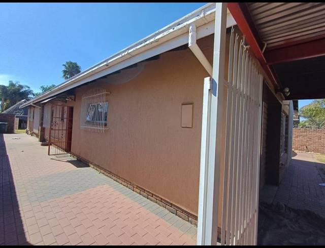 3 BEDROOM HOUSE FOR SALE IN BOOYSENS
